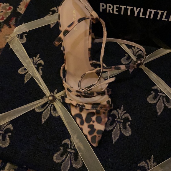 Brand new in box. Leopard print strappy sandals size 3 - Picture 3 of 8